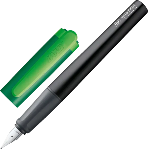 schwarze Füllfeder mit grünem Deckel von Lamy nexx